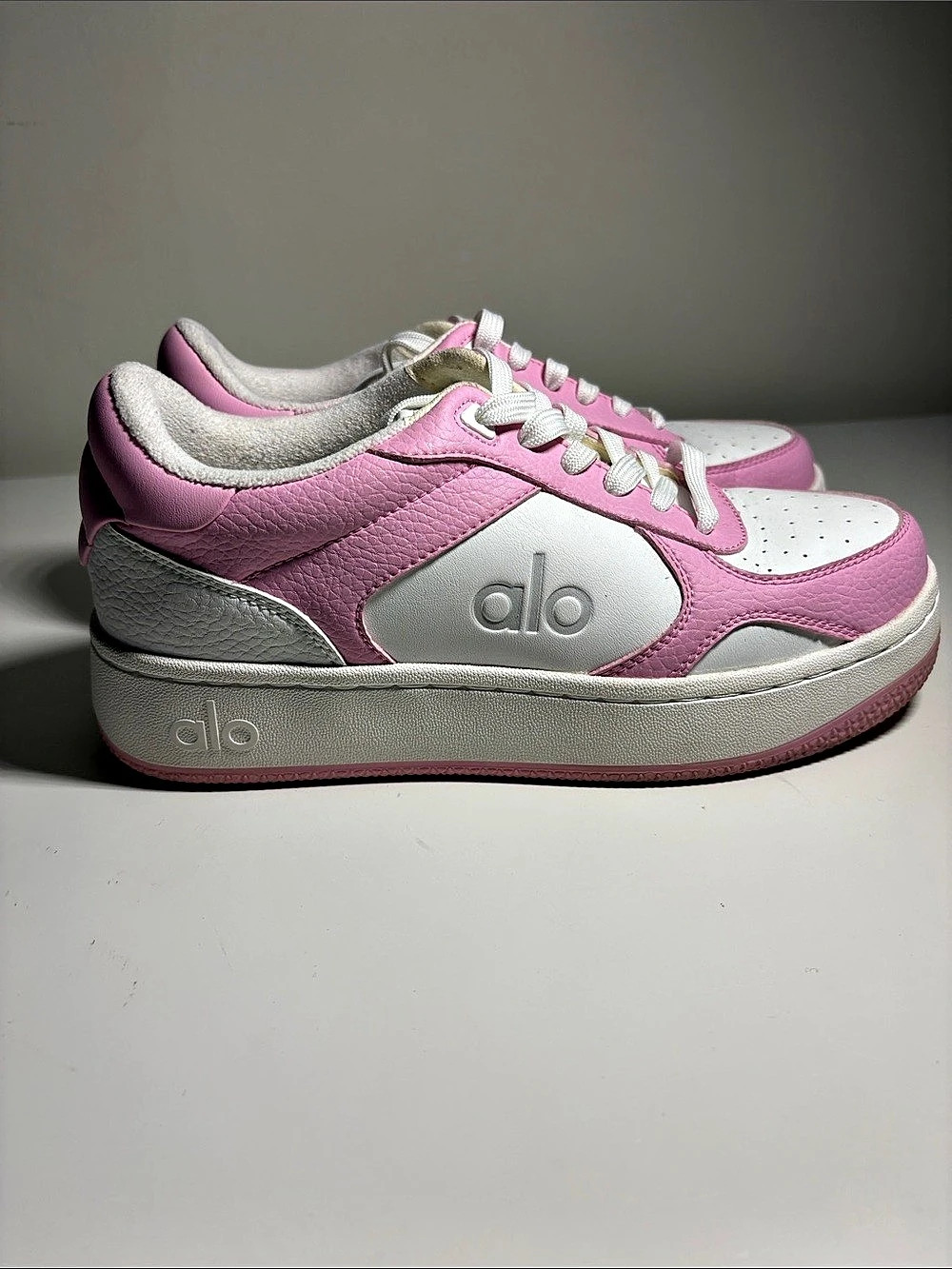 Alo Sneakers Pink & White US 7